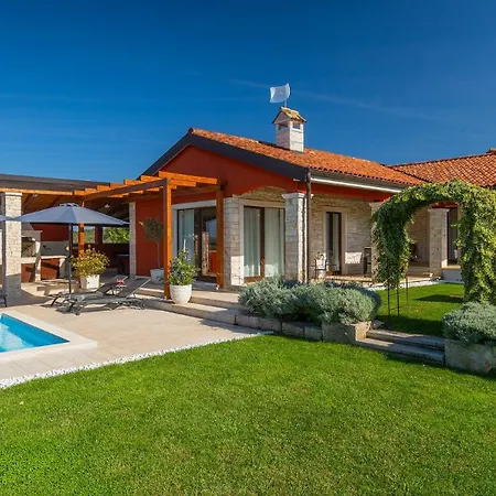 Activity Marula With Outdoor Pool In Buje וילה Gambozzi