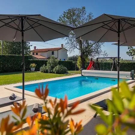 Activity Marula With Outdoor Pool In Buje