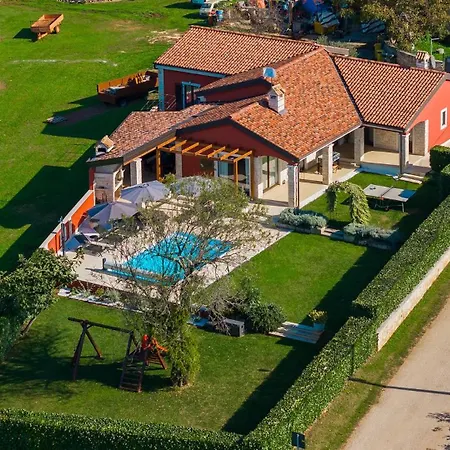 Activity Marula With Outdoor Pool In Buje Villa Gambozzi