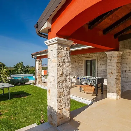 Activity Marula With Outdoor Pool In Buje Gambozzi