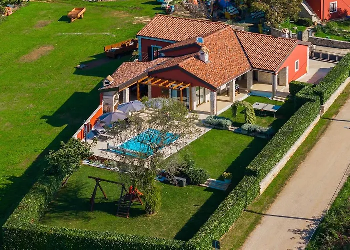 Activity Marula With Outdoor Pool In Buje Villa Gambozzi
