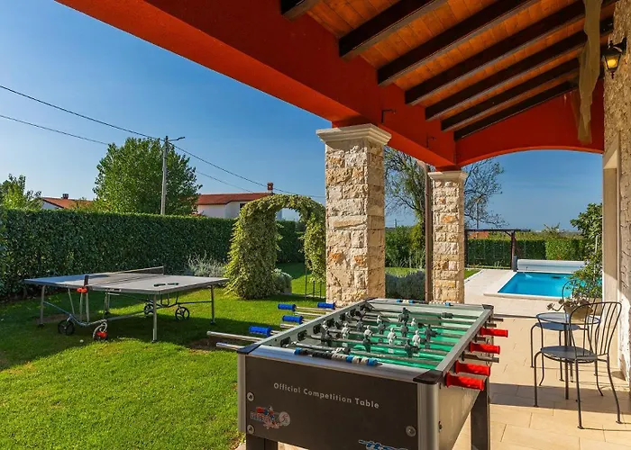 Villa Activity Marula With Outdoor Pool In Buje Gambozzi